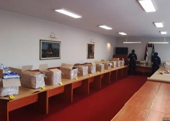 Uhapšeni Tutinci I. N. (1985) i M. Z. (1985) – Išao ispred kedija, kako bi upozorio na policiju