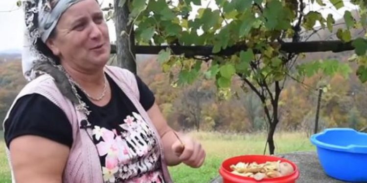 (VIDEO) (VIDEO) PRIČA O HASANU KAJTEZOVIĆU KOJI JE IMAO 54-ORO DJECE I ČETIRI ŽENE !