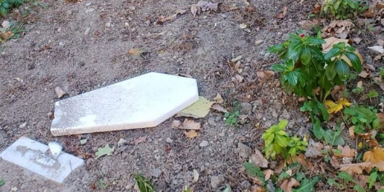 Oskrnavljen mezar Hamdije Jusufspahića! BROJNE OSUDE