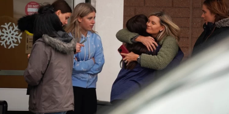 SAD: Tri učenika ubijena, još šest osoba ranjeno u školi
