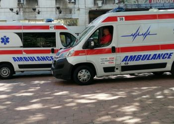 Eksplodirala guma na traktoru, poginuo radnik, drugi se bori za život