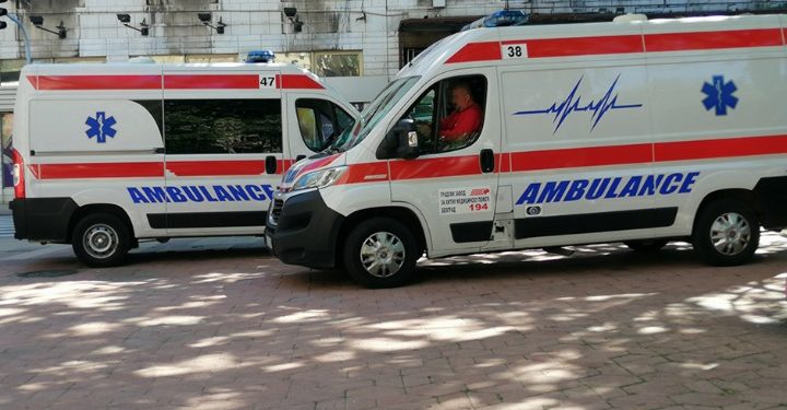 Eksplodirala guma na traktoru, poginuo radnik, drugi se bori za život