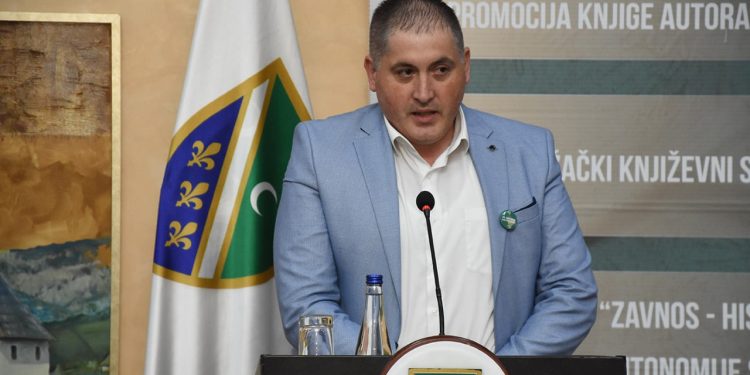 ISTAKNUTI PISCI NA 15 SANDŽAČKIM KNJIŽEVNIM SUSRETIMA U NOVOM PAZARU I 43. TUTINSKIM KNJIŽEVNIM SUSRETIMA