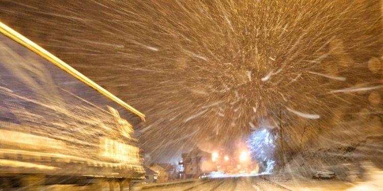 FOTO REPORTAŽA! Sneg otežava saobraćaj na putevima Novi Pazar-Tutin i Novi Pazar-Sjenica