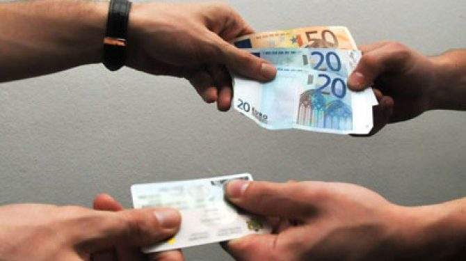 PRIVEDENI “Supa, Rus i Đuza” za kupovinu ličnih karata: Bliski bivšem visokom funkcioneru UP…