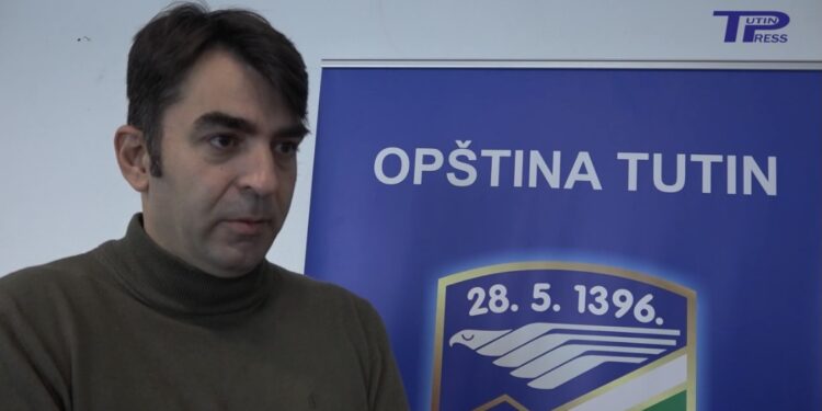 (VIDEO) Opštinsko vijeće Tutina razmatralo mogućnosti kvalitetnijeg čišćenja snijega u gradu