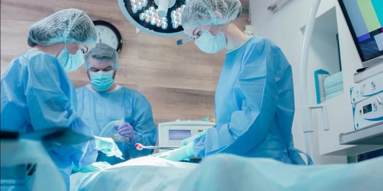 Hirurginja u Austriji amputirala pogrešnu nogu pacijentu, kažnjena samo sa 2.700 eura