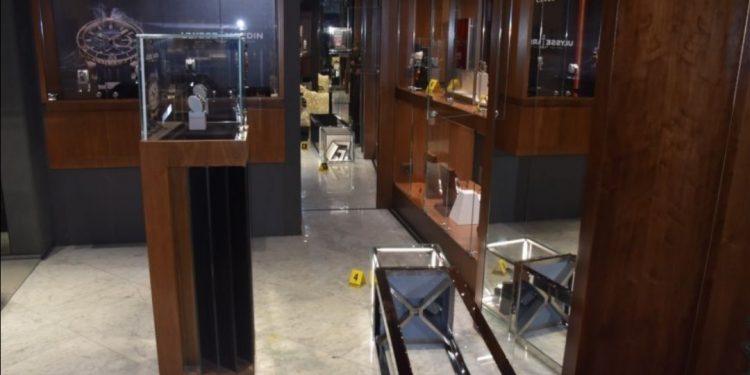 Beranci uhapšeni zbog krađe satova u Tivtu