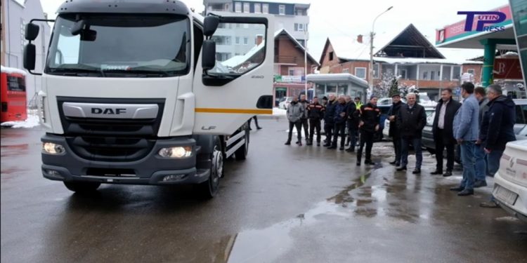 (VIDEO) Tutin dobio novu specijalizovanu WOMA mašinu za raspušavanje kanalizacione mreže