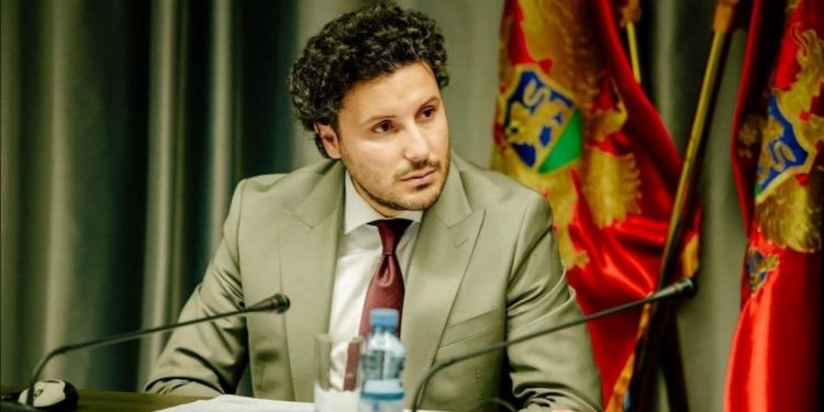 Abazović: Padne li budžet, pala je i vlast