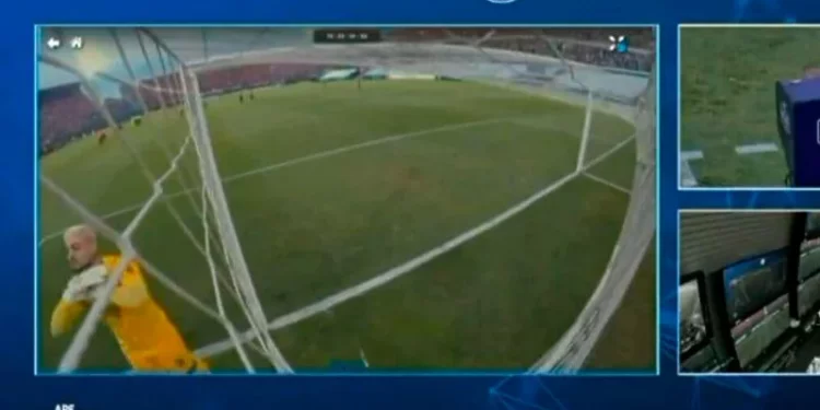 Golman u Paragvaju dobio crveni prije početka utakmice, presudio mu VAR snimak