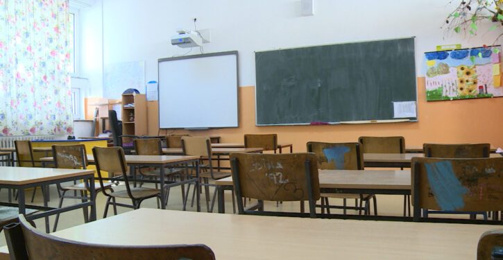 SRBIJA- Ako ne puste himnu „Bože pravde“ školama kazne do milion dinara