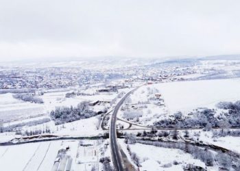 NA OVIM DEONICAMA I DALJE IMA SNEGA! AMSS uputio apel vozačima – saobraćaj i dalje otežan