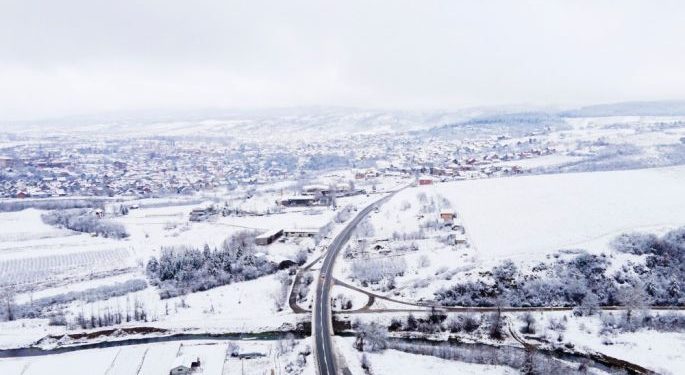 NA OVIM DEONICAMA I DALJE IMA SNEGA! AMSS uputio apel vozačima – saobraćaj i dalje otežan