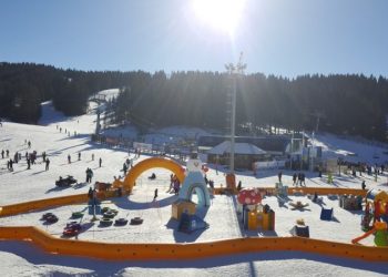 Užas na Kopaoniku: Nepoznati muškarac nožem izbo mladića kom se bore za život, drugom naneo teške povrede!
