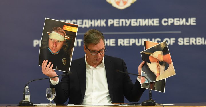 SRBIJA NA STAKLENIM NOGAMA: Teški dani za Vučića, sutra nove demonstracije, poziv policiji…