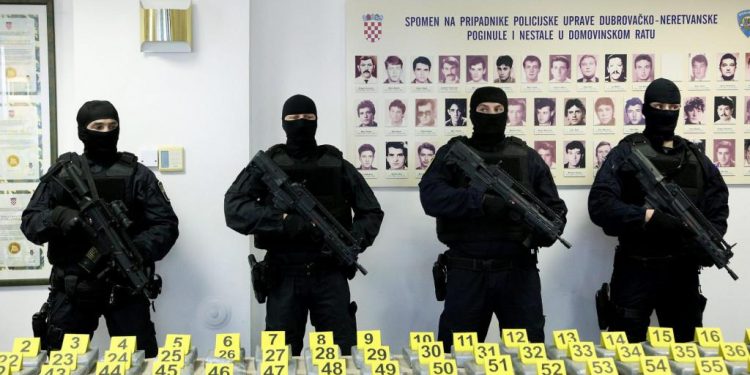 U Lidlu pronađeno 18 kilograma kokaina: smotuljke pronašla trgovkinja koja je na police slagala kutije s bananama u koje je droga bila sakrivena