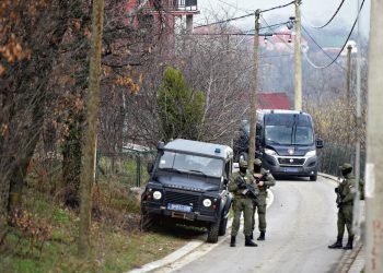 VOĐEN MALI RAT NA ADMINISTRATIVNOJ LINIJI SA KiM: U razmeni vatre ispaljeno više od 200 METAKA, Albanske šumokraidce napale srpsku policiju