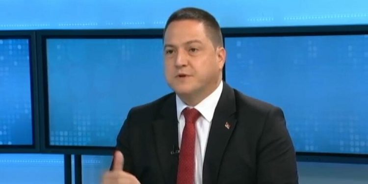 ĐACI PRELAZE NA ONLAJN NASTAVU KAD SE VRATE SA RASPUSTA: Ružić saopštio preventivne mere zbog pogoršanja epidemiološke situacije