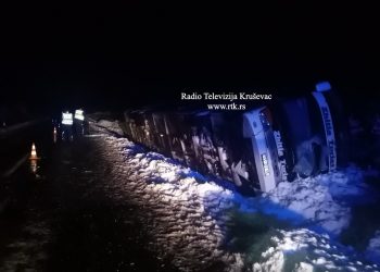 Detalji nesreće kod Kruševca: Tri saniteta na licu mjesta, 17 povrijeđenih FOTOGRAFIJE SMRSKANOG AUTOBUSA