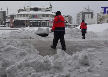 (VIDEO)Na području tutinske opštine za 24 sata palo između 30 i 50 cm snijega