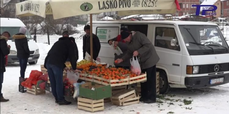 (VIDEO) Tutinska pijaca, ponuda bolja od potražnje