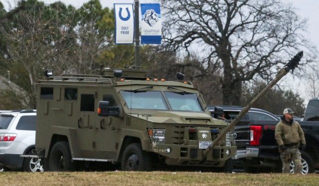 DRAMA- NAPADAČ DRŽI TAOCE U SINAGOGI Bet Izrael: Prijeti da će SVE POBITI ako mu iz zatvora ne puste sestru!
