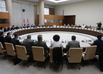 NOVE ODLUKE KRIZNIOG ŠTABA: Jeftiniji PCR i antigenski testovi, KARANTIN SE SKRAĆUJE NA 7 DANA