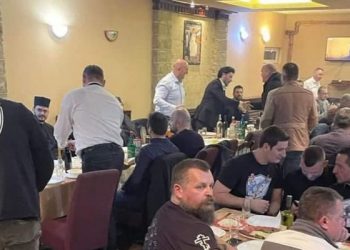 “Veseli se srpski rode”: Abazović sa srpskim šovinistima /VIDEO/