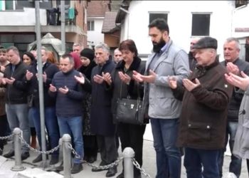 Delegacija Stranke demokratske Sandžaka koju je predvodio Predsjednik dr. Sulejman Ugljanin obilježila je 29. godišnjicu od otmice u Štprcima