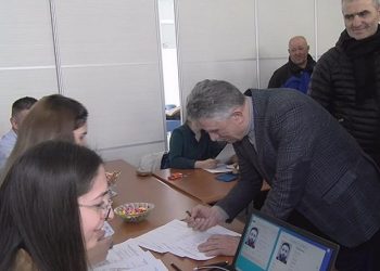 (VIDEO) Ugljanin potpisom podržao listu “SDA Sandžaka – dr Sulejman Ugljanin”