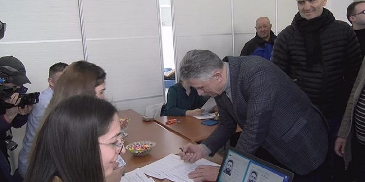 (VIDEO) Ugljanin potpisom podržao listu “SDA Sandžaka – dr Sulejman Ugljanin”