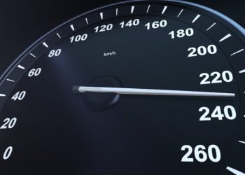 Maloletnik vozio novopazarskim ulicama skoro 160 kilometara na sat