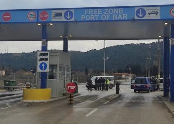 SLOBODNA ZONA Luke Bar: Šverc 11.000 paketa cigareta, privedeni carinik i vozač kamiona, biće još hapšenja…