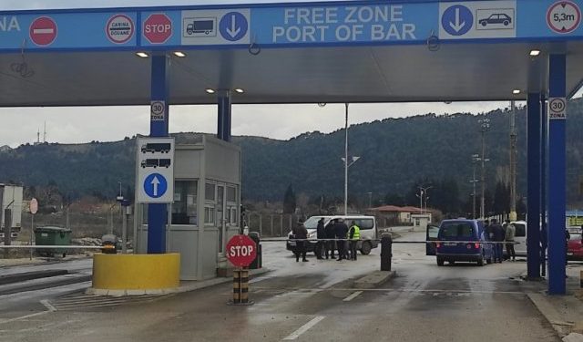 SLOBODNA ZONA Luke Bar: Šverc 11.000 paketa cigareta, privedeni carinik i vozač kamiona, biće još hapšenja…