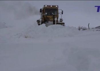 (VIDEO) Zbog velikih sniježnih nanosa proglašena vanredna situacija u opštini Tutin.