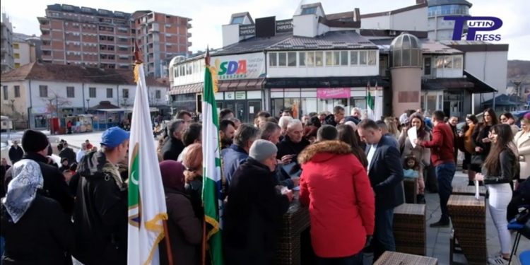 (VIDEO) Danas je u Tutinu počelo prikupljanje potpisa podrške građana za listu SDA Sandžaka dr.  Sulejman Ugljanin. 