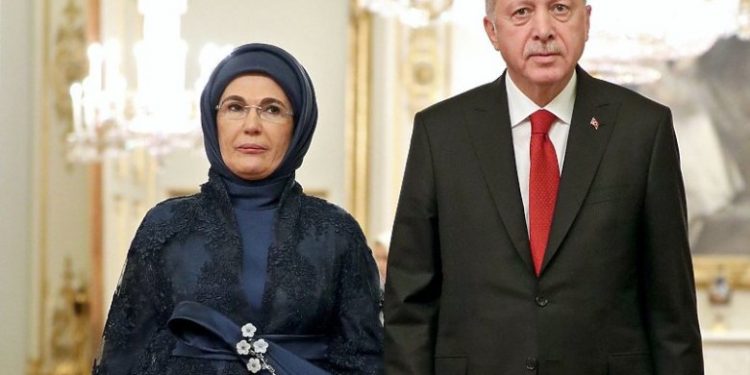 Erdoganova supruga Emine: “Kao majka i žena, sa tugom pratim nasilje u Ukrajini”