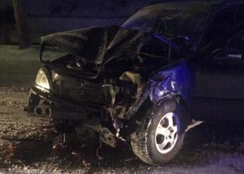 Novopazarac imao saobraćajnu nezgodu  “Opelom” se zakucao u stijenu, pa u zaštitnu ogradu, a na njega potom naleteo kamion iz suprotnog smjera