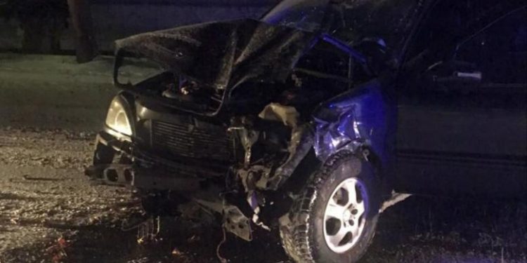 Novopazarac imao saobraćajnu nezgodu  “Opelom” se zakucao u stijenu, pa u zaštitnu ogradu, a na njega potom naleteo kamion iz suprotnog smjera