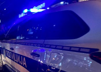 Novopazarac pretio radnicima kladionice i policiji kuhinjskim nožem i šrafcigerom