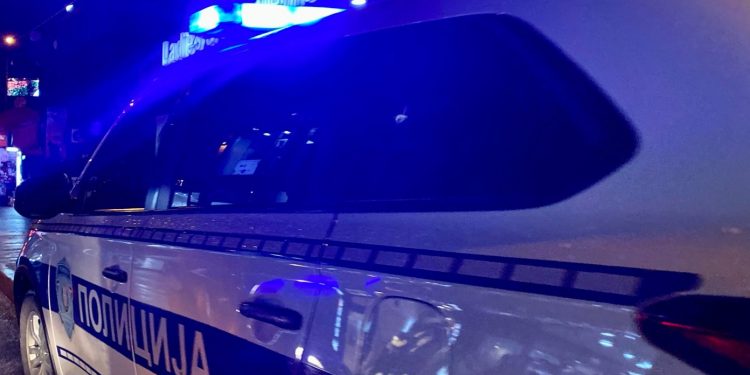 Novopazarac pretio radnicima kladionice i policiji kuhinjskim nožem i šrafcigerom