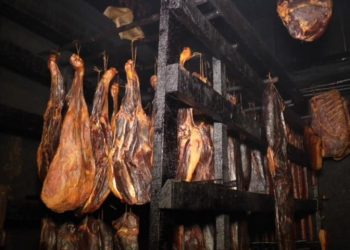 KRADLJIVCI NE BIRAJU: IZ PODRUMA I ŠUPA ODNIJELI 20 KILOGRAMA MESA