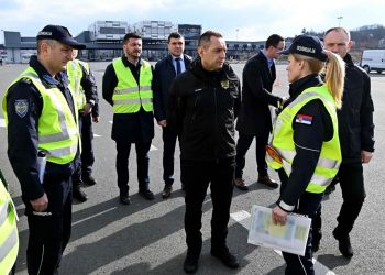 Vulin: Nemojte pijani i drogirani da sedate za volan