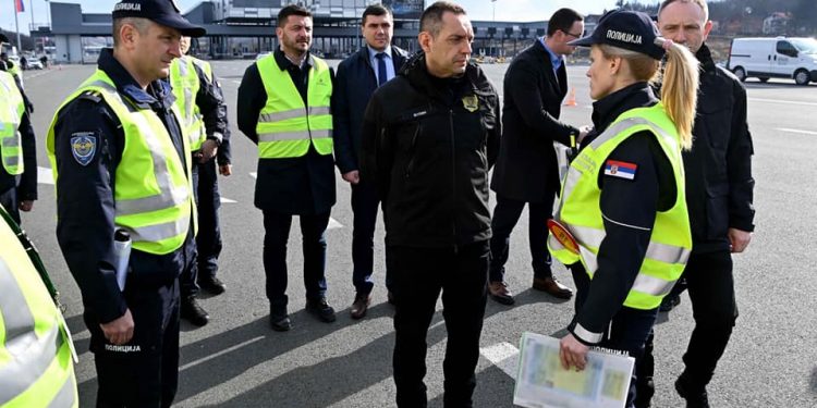 Vulin: Nemojte pijani i drogirani da sedate za volan