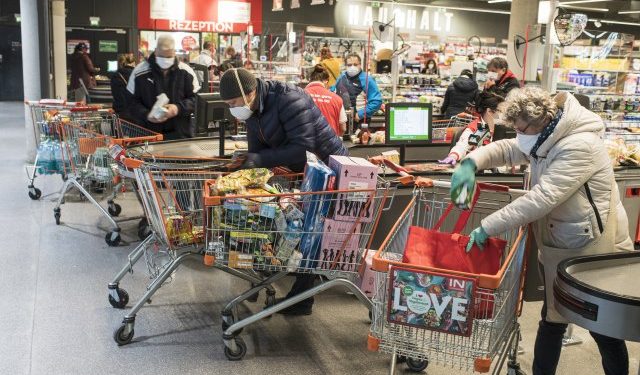 U Bugarskoj ogromni redovi za ulje, čovjek preminuo čekajući