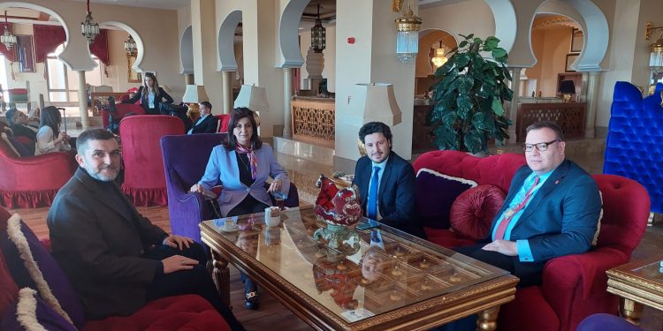 Delegacija Bošnjačkog nacionalnog vijeća razgovarala je danas u Antaliji sa zamjenikom premijera i mandatarom za sastav nove Vlade Crne Gore Dritanom Abazovićem