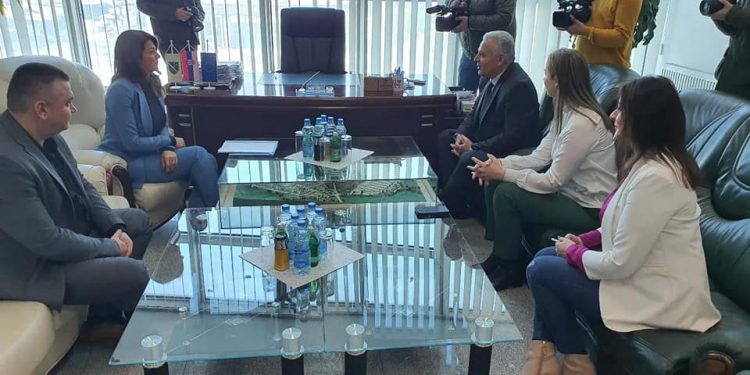 Predsednik opštine Tutin Salih Hot sa ministarkom Tatjanom Matić potisao  ugovor o izgradnji Rekreacionog centra u Tutinu (FOTO)