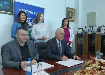 Predsednik opštine Tutin Salih Hot sa ministarkom Tatjanom Matić potisao  ugovor o izgradnji Rekreacionog centra u Tutinu (FOTO)