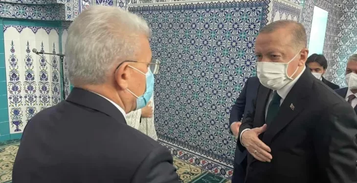 Džaferović na džumi namazu sa predsjednikom Republike Turske Erdoğanom u Medžek džamiji u gradu Bellek… 